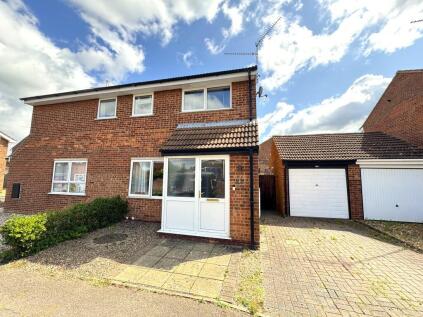 NORTH WOOTTON - 3 Bed Semi-Detached Close to School & Amenities