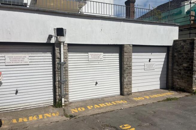 Garage (Middle