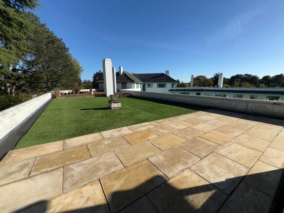 6ElmParkCourtGard...