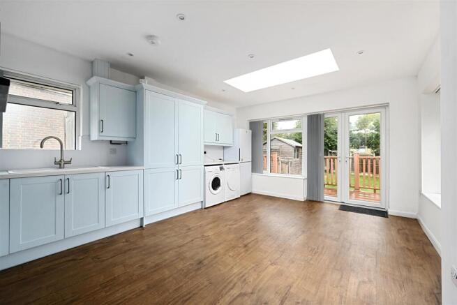 Hillside, BN41 (12).jpg