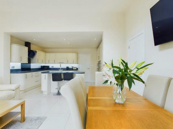 Open Plan Family Dining Kitchen