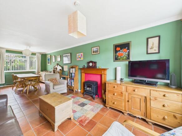 Lounge/Dining Room