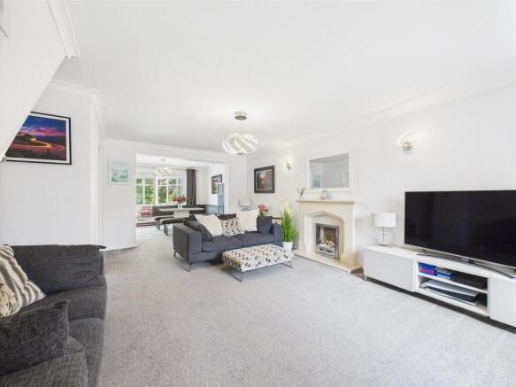 Lounge/Dining Room