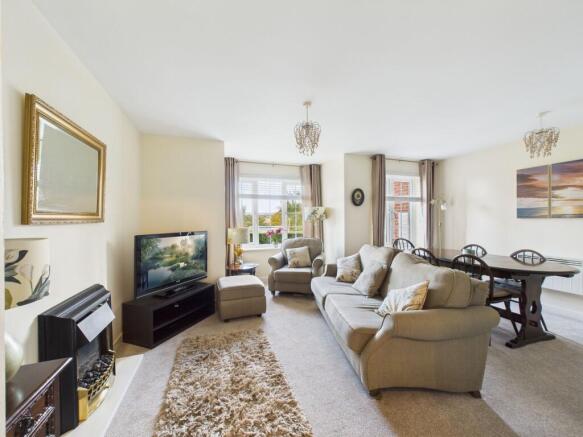 Lounge/Dining Room