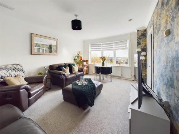 Lounge-Dining Room