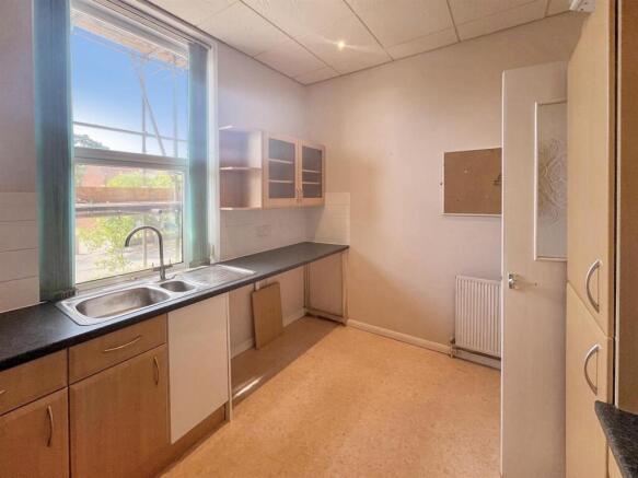 Kitchen 2.jpg