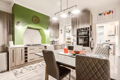 Leeds Road, Wakefield, West Yorkshire, WF1