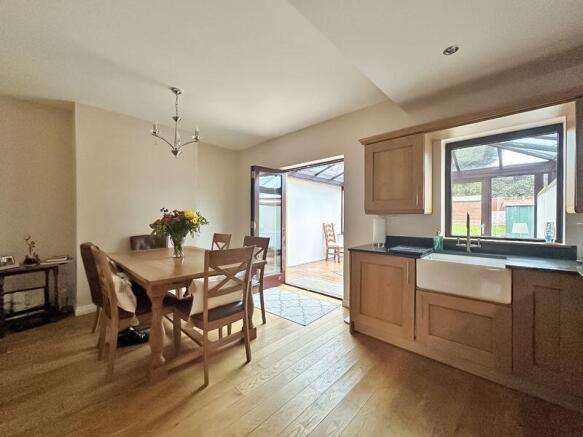 KITCHEN/DINING ROOM