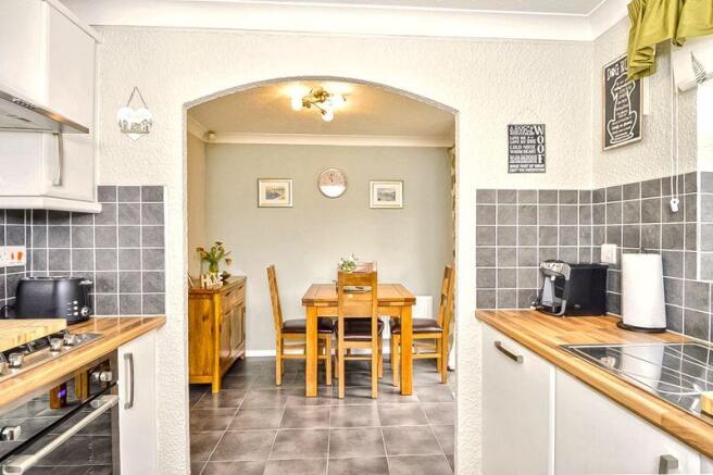 KITCHEN/DINING ROOM