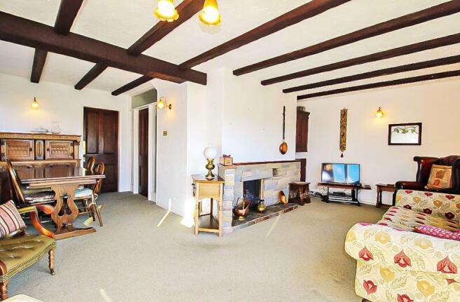 LIVING/DINING AREA