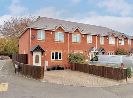 Cross Lane, SEDGLEY, DY3 1PB