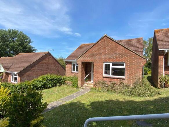 2 bedroom detached bungalow for sale in East Cowes, PO32 6QT, PO32
