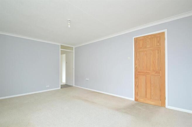 resizedLounge1.jpg