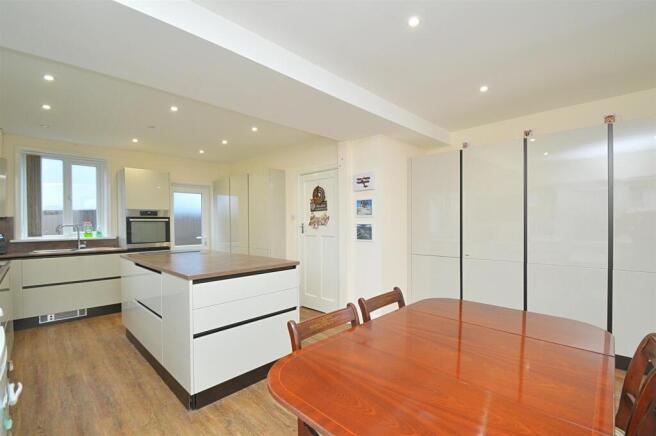 resizedKitchen4.jpg