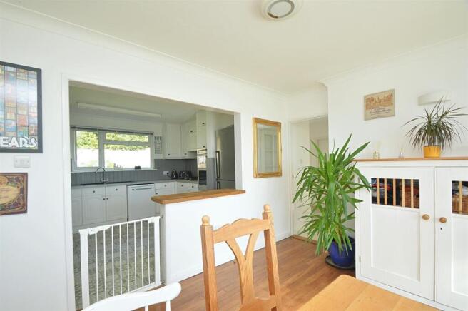 resizedDiningArea1.jpg