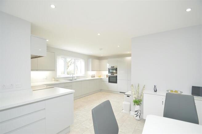 Kitchen1.jpg
