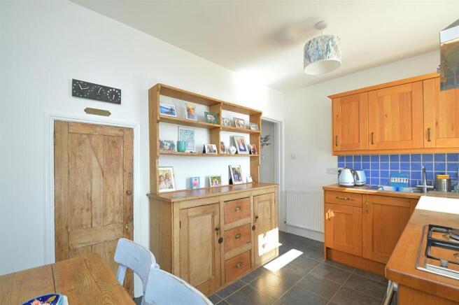 resizedKitchen1.jpg