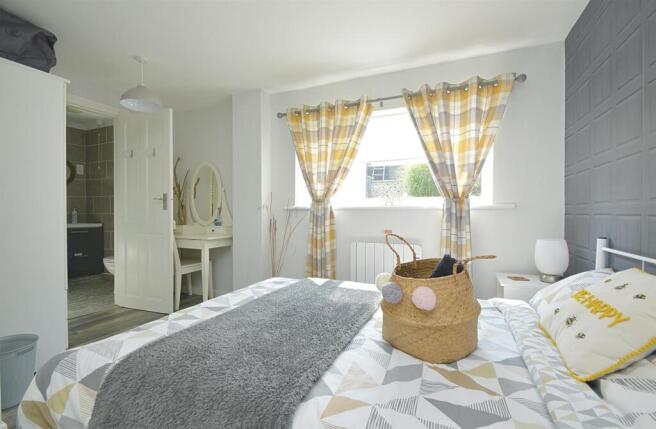 resizedAnnexeBedroom1.jpg