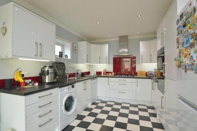 resizedKitchen1.jpg