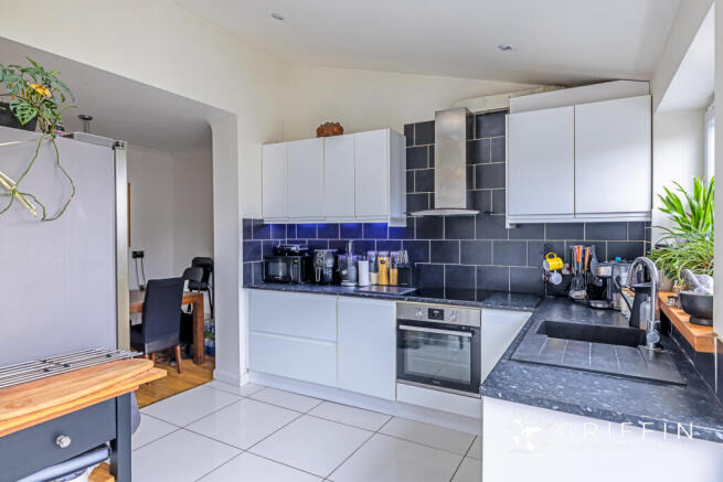 Kitchen & Dining