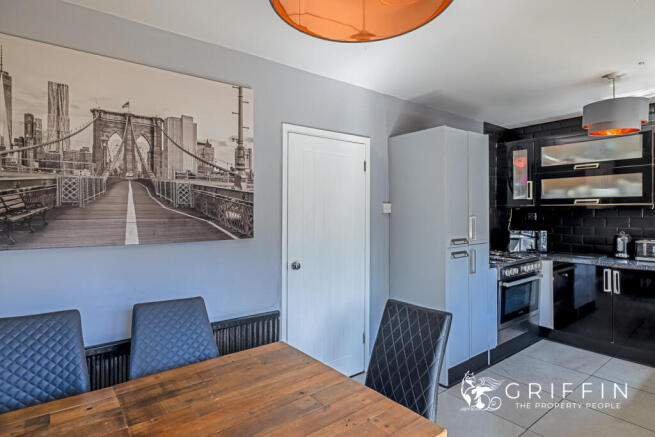 Kitchen & Dining