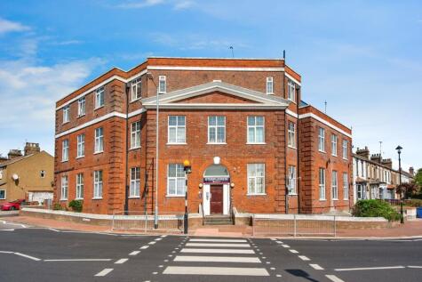 London Road, Grays, RM17