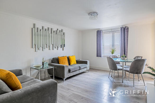 Lounge & Dining