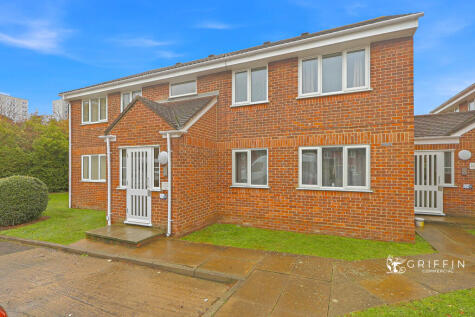 Conway Gardens, Grays, RM17