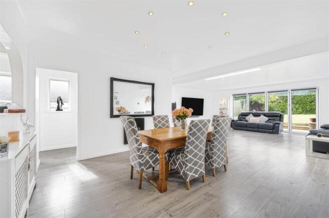 Lounge/Dining Room