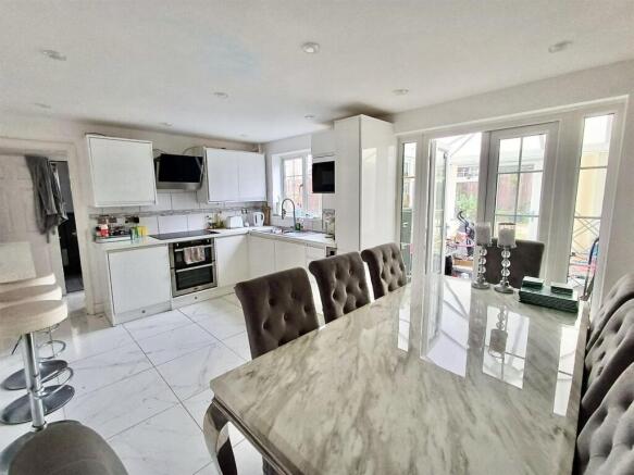 Kitchen/Dining Room