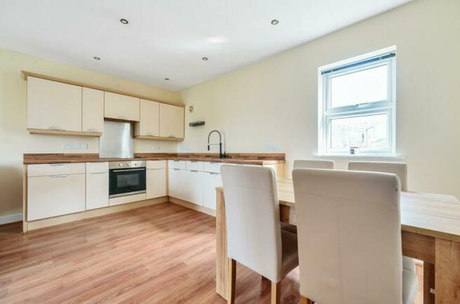 KITCHEN & DINING AREA