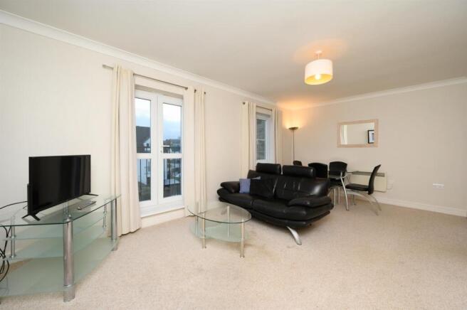 LOUNGE/DINING ROOM