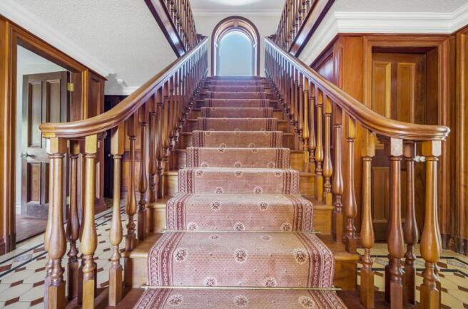 STAIRCASE & LANDING
