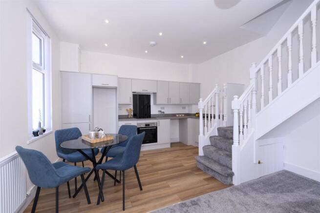 KITCHEN/DINER AREA