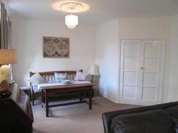LOUNGE/DINING ROOM