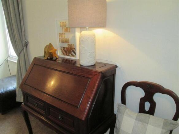LOUNGE/DINING ROOM