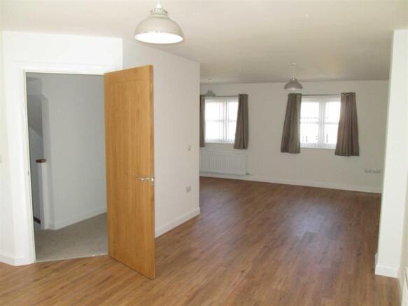 OPEN PLAN LOUNGE/LOVELY DINING ROOM