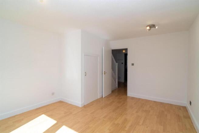 008-25 Hancock Court.jpg