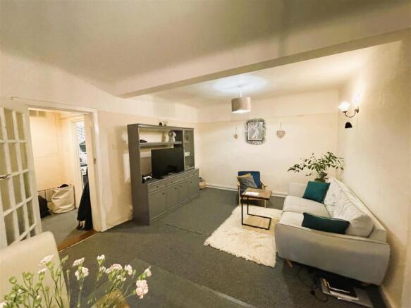 6 maycroft court lounge 2.jpeg
