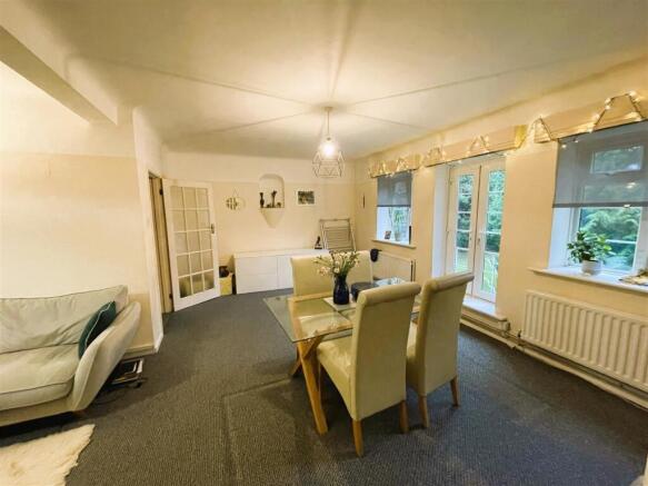6 maycroft court lounge 3.jpeg