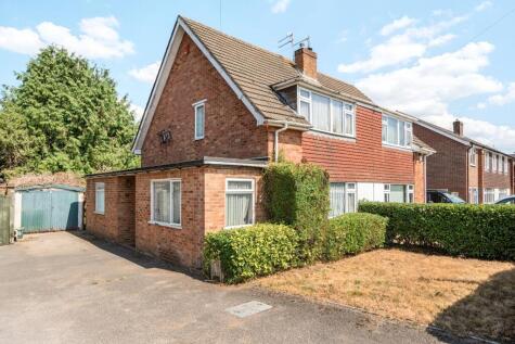 Magdalen Crescent, Byfleet, Surrey, KT14