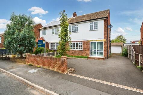 Copthall Way, New Haw, Addlestone, Surrey, KT15