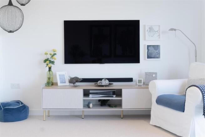 Lounge 3.jpg