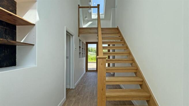 Hallway 1.jpg