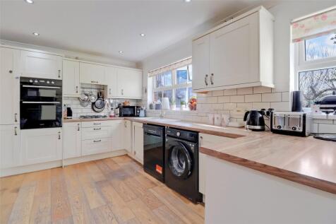 Fairacre Avenue, Barnstaple, Devon, EX32