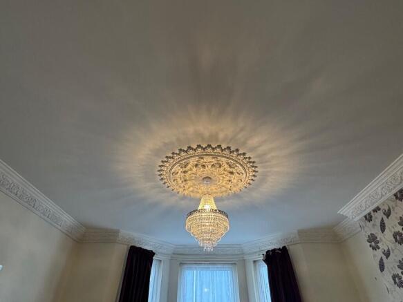 ceiling features ...