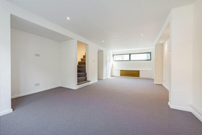 53 Slaidburn St R...