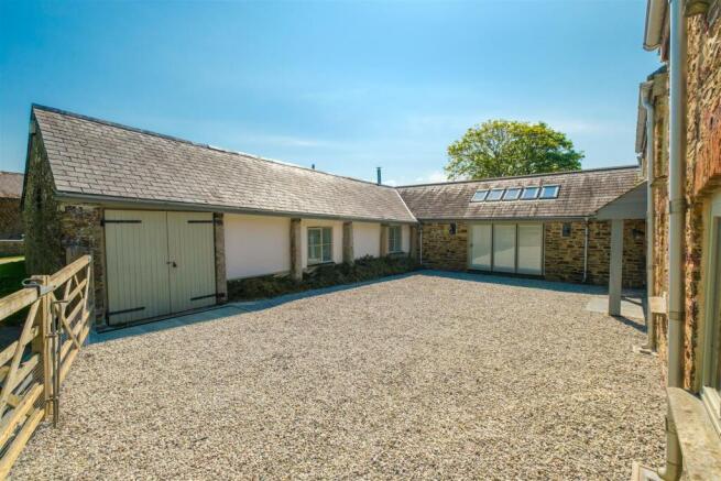 Parry_Tredis Barn-1.jpg