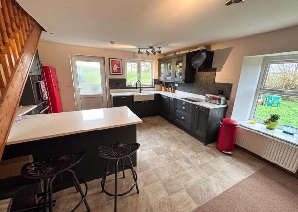 KITCHEN / BREAKFAST ROOM
