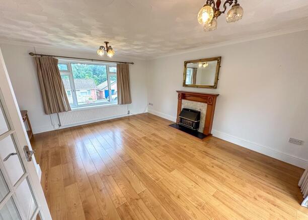 LIVING / DINING ROOM